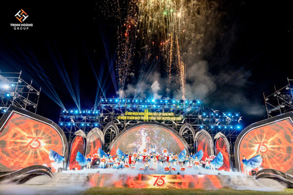 Lễ đón nhận huân chương độc lập hạng nhất - Lễ kỷ niệm 75 năm ngày truyền thống Thủy Nguyên quật khởi